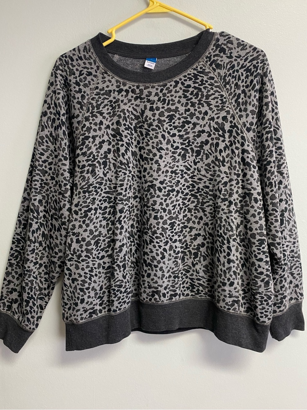 OLD NAVY SWEATSHIRT - LARGE